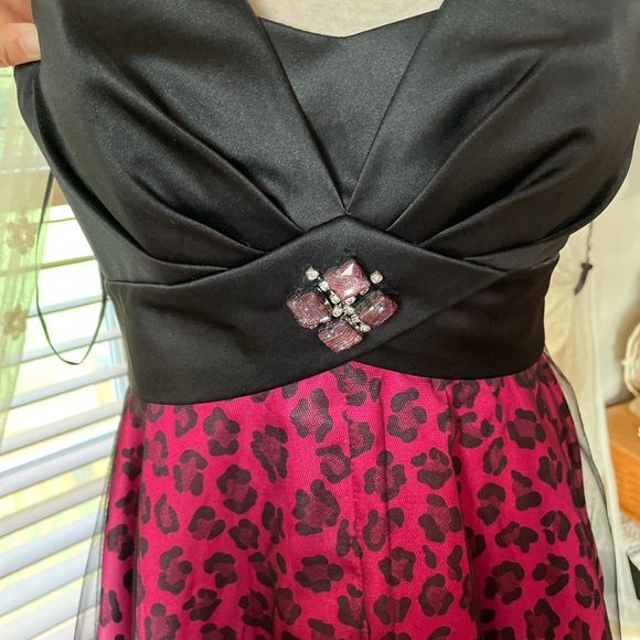 Formal Dress - Picture 2 of 4